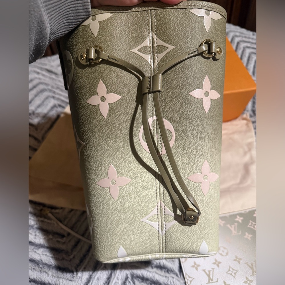 Louis Vuitton Limited Edition “Spring In The City” Khaki MM - Picture 7 of 14